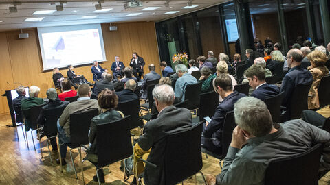 Podiumsdiskussion 22.11.2023 zum Thema Deutsche Minderheiten als Brücke der Völkerverständigung in Europa.