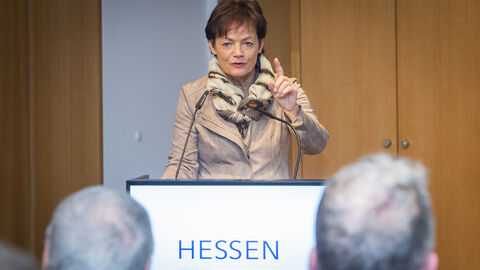 Europaministerin Lucia Puttrich - Podiumsdiskussion 22.11.2023 zum Thema Deutsche Minderheiten als Brücke der Völkerverständigung in Europa.