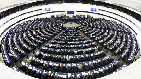 Sitzung des Europäischen Parlaments Auf dem Foto ist das volle Plenum des Europäischen Parlaments von oben zu sehen.