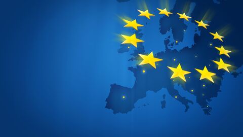 Satalitenblick auf Europa mit einer Luppe aus 12 EU-Sternen