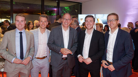 Michael Ruhl, Staatssekretär für Landwirtschaft und Umwelt, Weinbau, Forsten, Jagd und Heimat, Frederik Bouffier, MdL, Prof. Dr. Helge Braun, MdB und Bundesminister a. D., Volker Bouffier und Gast. Michael Ruhl, Frederik Bouffier, Prof. Dr. Helge Braun, Volker Bouffier und Gast. schauen in die Kamera