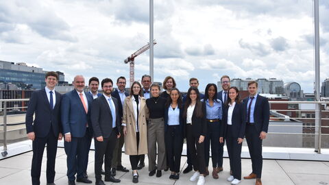 Gruppe auf Dachterrasse