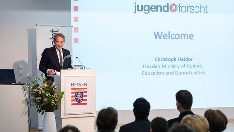 Christoph Heider Referatsleiter Angelegenheiten des Hessischen Kultusministeriums Christoph Heider am Rednerpult
