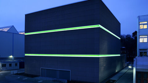 Ausbau des GREEN-IT-CUBE in Darmstadt zu einem Forschungs- und Transferzentrum "Wasserkühlung von Großrechnersystemen" Ausbau des GREEN-IT-CUBE in Darmstadt zu einem Forschungs- und Transferzentrum "Wasserkühlung von Großrechnersystemen"