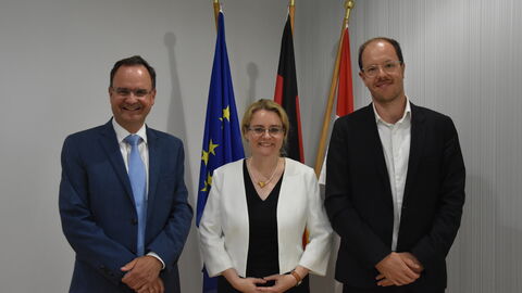 Dr. Clemens Ladenburger, Staatssekretärin Tanja Eichner und Fynn Wenglarczyk Dr. Clemens Ladenburger, Staatssekretärin Tanja Eichner und Fynn Wenglarczyk