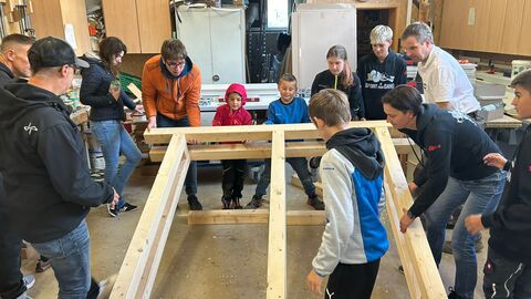 Kampfsport-Kirchvers e. V. Kinder in der Schreinerei