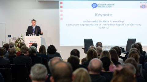 Botschafter Dr. Géza Andreas von Geyr