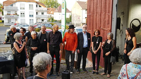 Kunst in Licher Scheunen Gruppenfoto mit den Beteiligten