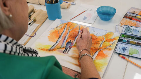 „Soziale Anlauf- und Begegnungsstätte für alle Generationen – DAS INNOVATIVE SOZIALZENTRUM“ Eine Frau malt ein Bild