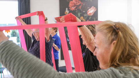 „Soziale Anlauf- und Begegnungsstätte für alle Generationen – DAS INNOVATIVE SOZIALZENTRUM“ Frauen machen gemeinsam Sport