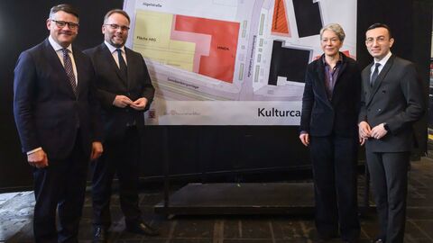 Ministerpräsident Boris Rhein, Wissenschaftsminister Timon Gremmels, Kulturdezernentin Dr. Ina Hartwig und Frankfurts Oberbürgermeister Mike Josef stellen Pläne für neuen Kulturcampus vor. 