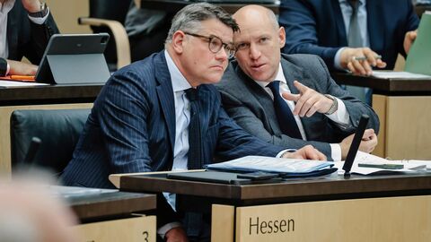 Ministerpräsident Boris Rhein und Staatsminister Manfred Pentz im Bundesrat