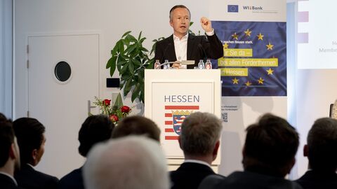 Matthias Hübner, Geschäftsführer des SFC, am Rednerpult