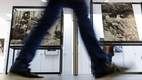 Fotoausstellung "Männer und ihre Tiere" in der Hessischen Landesvertretung Berlin