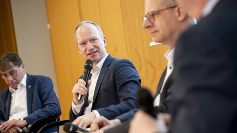 Die Moderation hatte FAZ-Redakteur Dr. Reinhard Müller übernommen.