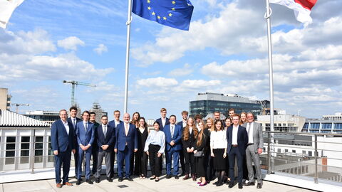Verein der Rechtsreferendare Hessen Gruppenfoto auf der Dachterrasse - Verein der Rechtsreferendare Hessen