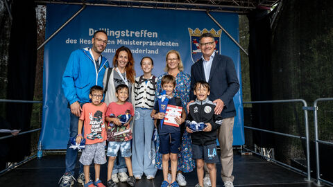 Ministerpräsident Rhein beim Drillingstreffen 2025