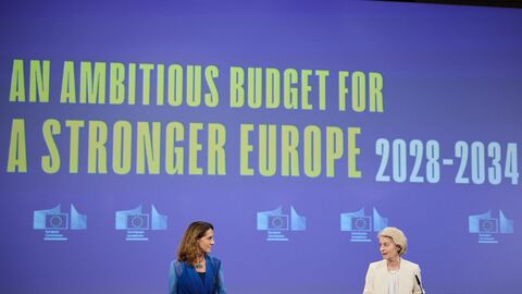 Paula Pinho, Chief Spokesperson of the European Commission, on the left and Ursula von der Leyen
