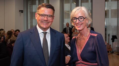 Ministerpräsident Boris Rhein und Marie-Pierre Mesplède, Direktorin der Partnerregion Nouvelle-Aquitaine beim Jahresempfang 2025 in Brüssel