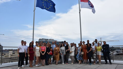 Studentinnen und Studenten des Masterstudiengangs European Public Management der Hochschule für Wirtschaft und Recht (HWR) Berlin  Studentinnen und Studenten des Masterstudiengangs European Public Management der Hochschule für Wirtschaft und Recht (HWR) Berlin
