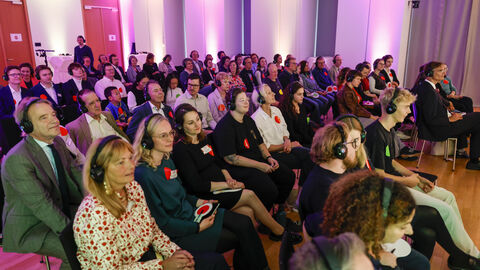 Brachland-Ensemble - interaktive Show „Kennen Sie Deutsch“ Brachland-Ensemble - interaktive Show „Kennen Sie Deutsch“