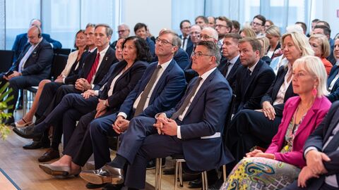 Mitglieder der Hessischen Landesregierung beim Jahresempfang 2025 in Brüssel