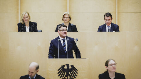 Der Hessische Ministerpräsident hält eine Rede im Bundesrat Der Hessische Ministerpräsident hält eine Rede im Bundesrat