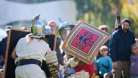 Die Gladiatorenschaukämpfe boten viel Aktion und Show – wie im alten Rom, aber garantiert ohne Verletzungen Die Gladiatorenschaukämpfe boten viel Aktion und Show – wie im alten Rom, aber garantiert ohne Verletzungen