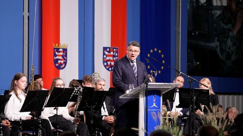 Ministerpräsident Boris Rhein spricht am Tag der Deutschen Einheit bei der Point Alpha Stiftung