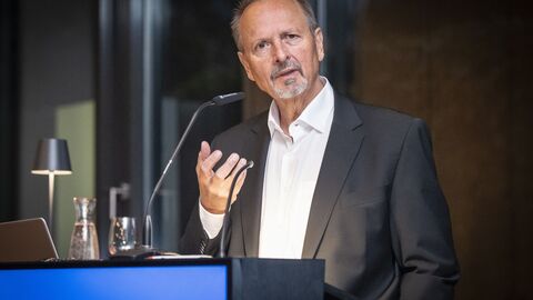 Mit Fachwissen und Begeisterung berichtete Prof. Dr. Michael Wala von seinen Forschungsergebnissen zu Otto John