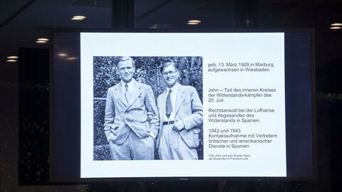 Otto John (links im Bild) und sein Bruder Hans John