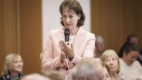 Dr. Astrid Mannes im direkten Austausch mit dem Publikum 