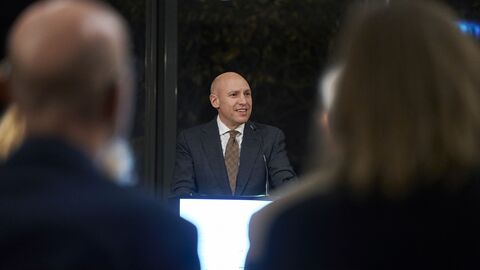 Der Hessische Minister Manfred Pentz eröffnete das Konzert des Ensembles „Lebensmelodien“ in der Hessischen Landesvertretung Berlin