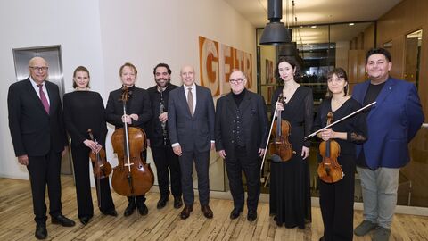 Die Beteiligten des Abends v. l. n. r.: Michael Raddatz, Marina Grauman, Mischa Meyer, Nur Ben Shalom, Minister Manfred Pentz, Udo Samel, Francesca Zappa, Alice Garnier, Benjamin Pizarro 