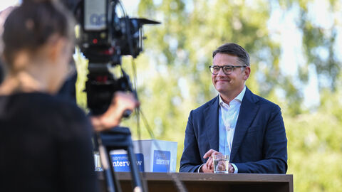 Ministerpräsident Boris Rhein im Gespräch mit dem hr-fernsehen Ministerpräsident Boris Rhein im Gespräch mit dem hr-fernsehen