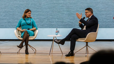 Der Ministerpräsident in einer Gesprächsrunde anlässlich der Eröffnung der Frankfurter Buchmesse