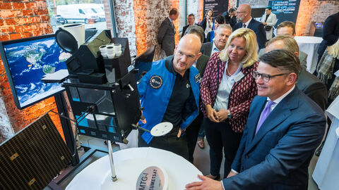 Ministerpräsident Boris Rhein und Astronaut Alexander Gerst bei Hessen in Space-Veranstaltung in Frankfurt