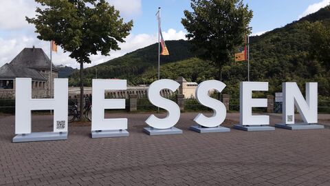 Die "HESSEN-Buchstaben" in Hemfurth-Edersee