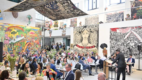 Ministerpräsident Boris Rhein hält anlässlich der ducumenta-Eröffnung eine Rede Ministerpräsident Boris Rhein hält anlässlich der ducumenta-Eröffnung eine Rede im Hallenbad Kassel.