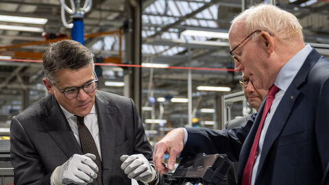 Ministerpräsident Boris Rhein besucht das Familienunternehmen Viessmann in Allendorf (Eder)