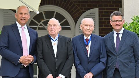 Hessischer Verdienstorden für Johannes Warlo und Gerhard Wiese Hessischer Verdienstorden für Johannes Warlo und Gerhard Wiese