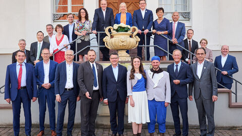 Am Freitag traf sich das Kabinett zur traditionellen Kabinettssitzung. Am Freitag traf sich das Kabinett zur traditionellen Kabinettssitzung.