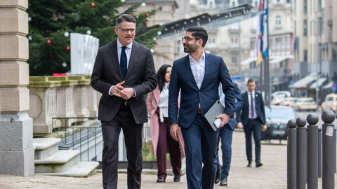 Ministerpräsident Boris Rhein und der stellvertretende Ministerpräsident, Wirtschaftsminister Kaweh Mansoori