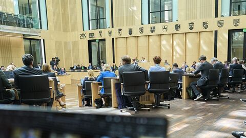 Plenarsaal Bundesrat 16 zu 9