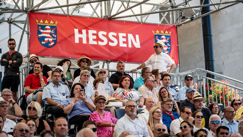 Zum Abschluss des Hessentages, dem großen Festumzug, kamen zigtausende Besucherinnen und Besucher. Zum Abschluss des Hessentages, dem großen Festumzug, kamen zigtausende Besucherinnen und Besucher.