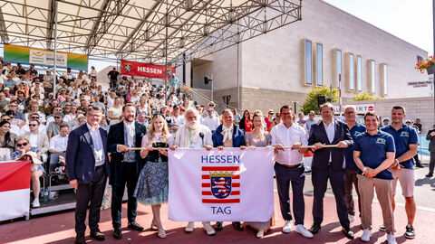 Traditionelle Fahnenübergabe auf dem Hessentag Traditionelle Fahnenübergabe auf dem Hessentag