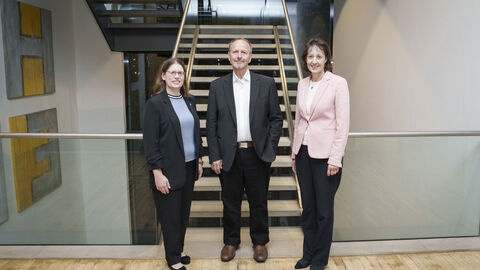Dienststellenleiterin Dr. Katharina Brauer, Prof. Dr. Michael Wala und Dr. Astrid Mannes Dienststellenleiterin Dr. Katharina Brauer, Prof. Dr. Michael Wala und Dr. Astrid Mannes