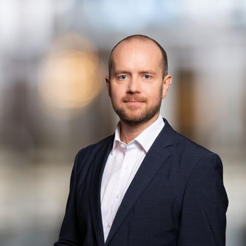 Portraitfoto von Tobias Rösmann