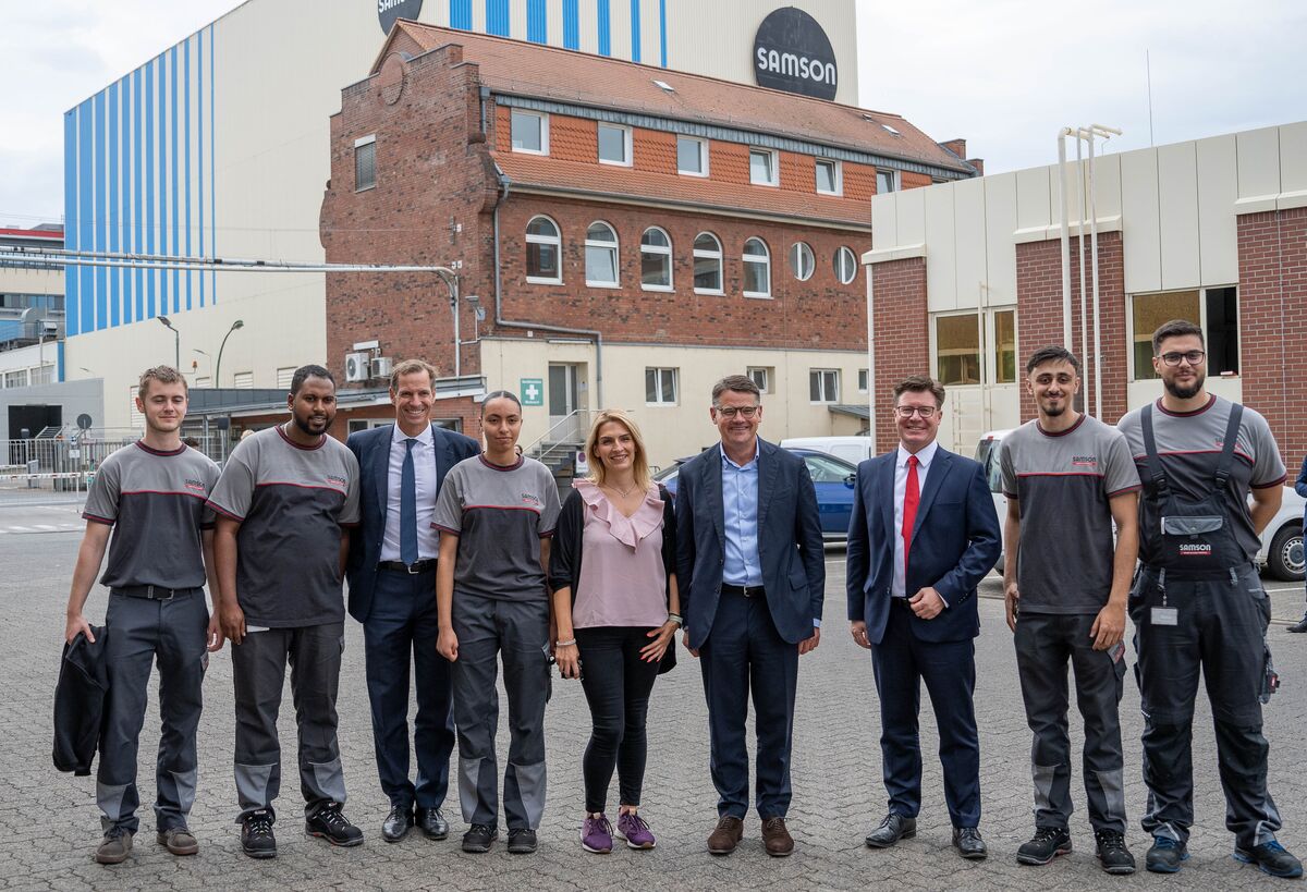 Regierungschef zu Besuch bei der Samson AG staatskanzlei.hessen.de